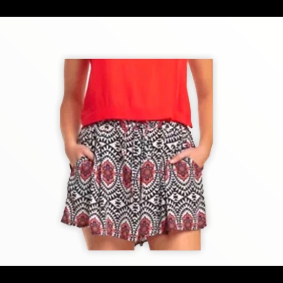 Romeo & Juliet Couture Shorts Sz M - Picture 2 of 8